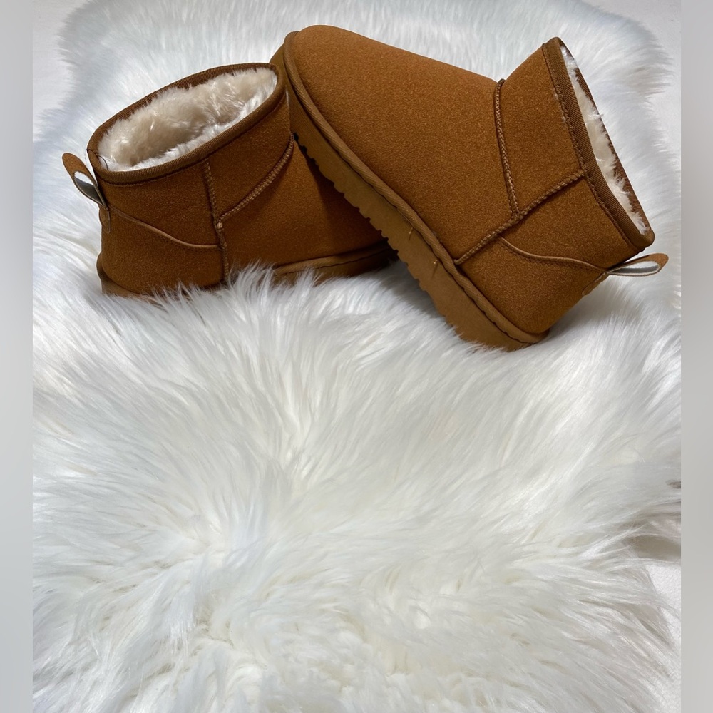 Faux fur lined boots